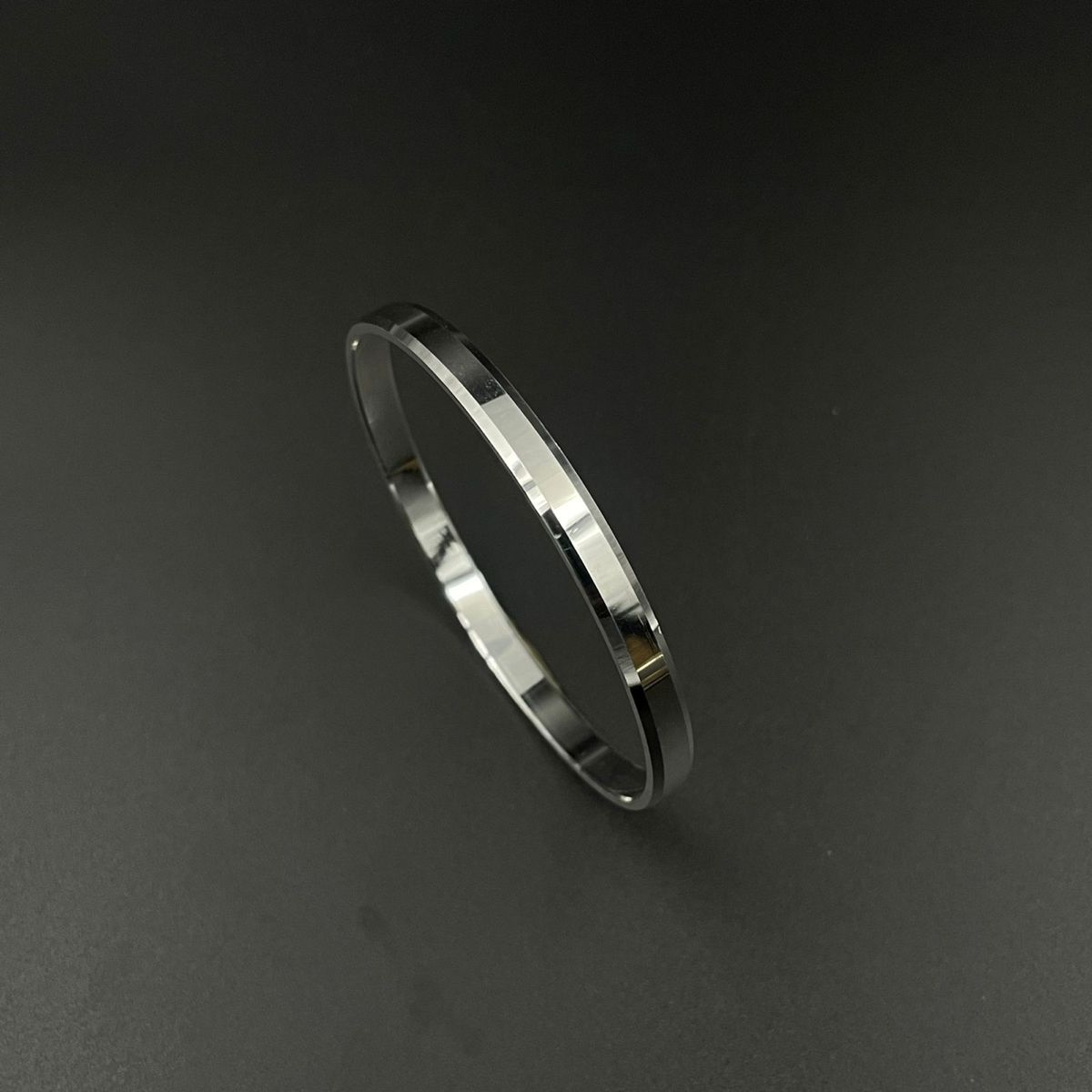 Minimal Flat Bangle